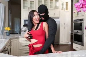 Hẹn gặp một cô sinh viên năm nhất, tóc ngắn, trong sáng, mông đào, quyến rũ gợi cảm, dâm đãng không giới hạn