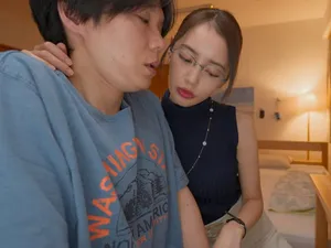 Mua dâm em gái vú to đang đi dạo trên đường