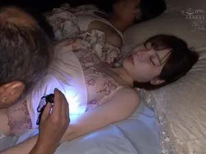 Cô chủ nhà dâm đãng và anh thợ sửa điều hòa may mắn