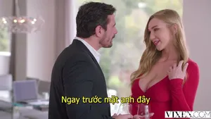 Cô gái trẻ nhưng cực kỳ lẳng lơ với cái lồn béo bị địt bằng một cái cu giả, cái lồn của cô ấy bị kéo căng ra, bắn từ dưới lên trên, dùng ngón tay sờ mó cái lồn của cô ấy trong khi rỉ ra chất nhờn lẳng lơ, làm ướt một vùng lớn, rất lẳng lơ